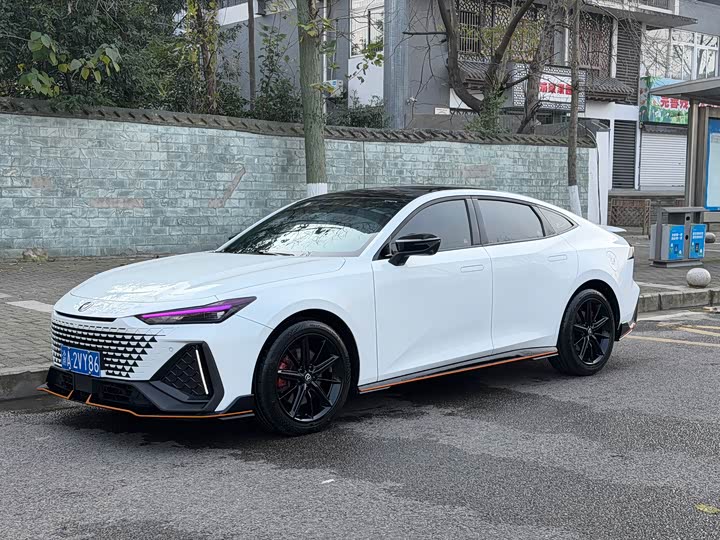 Фото 1 - Changan UNI-V