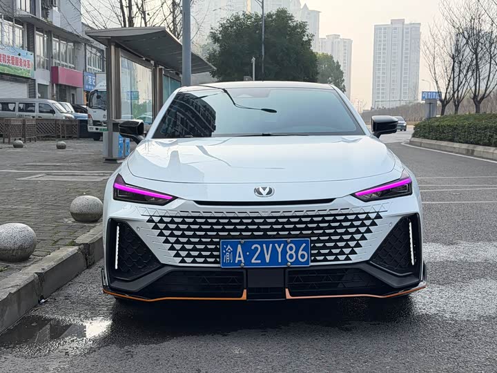 Фото 2 - Changan UNI-V