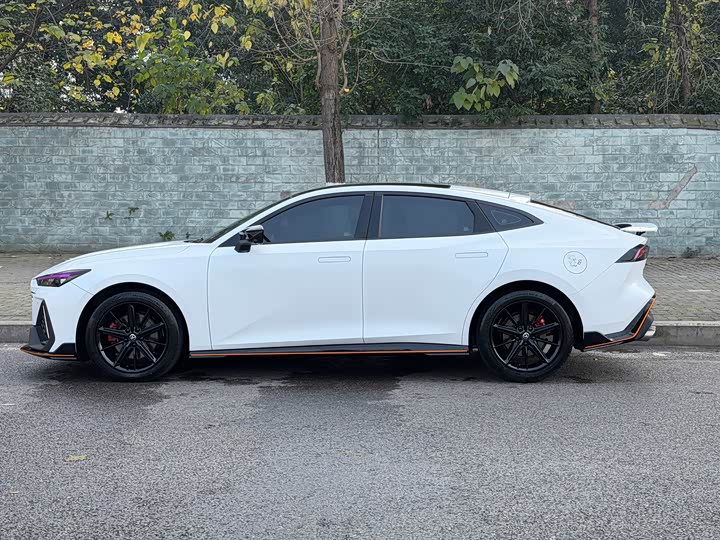 Фото 3 - Changan UNI-V