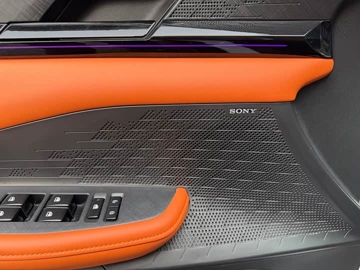 Фото 6 - Changan UNI-V