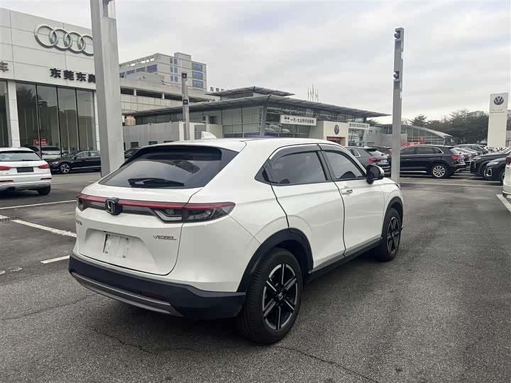 Фото 4 - Honda Vezel