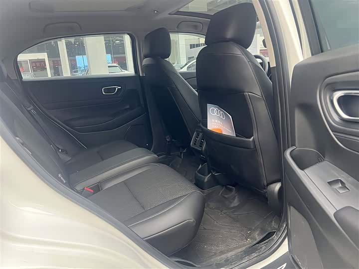 Фото 8 - Honda Vezel