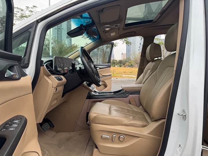 Фото 8 - Buick GL8 ES