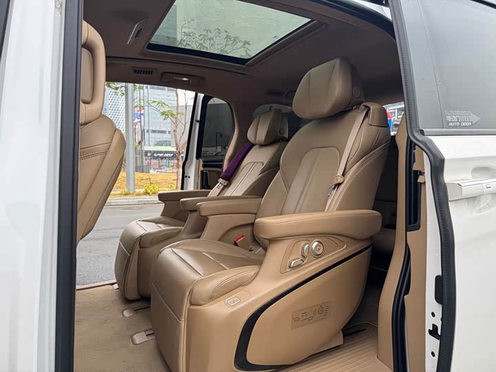 Фото 9 - Buick GL8 ES