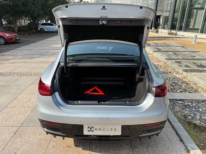 Фото 9 - Mercedes-Benz EQE