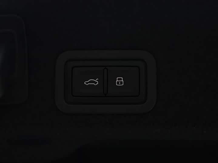 Фото 9 - Audi A6L