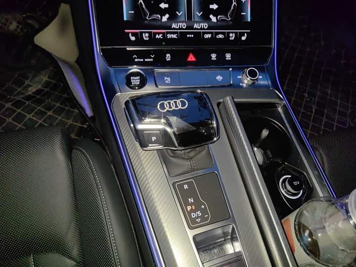 Фото 9 - Audi A6L