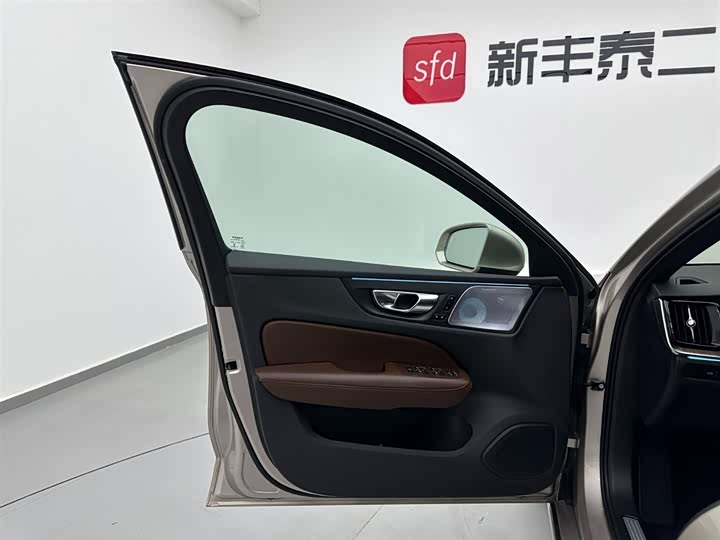 Фото 8 - Volvo S60