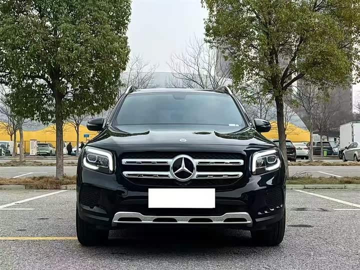 Photo 2 - Mercedes-Benz GLB-Class