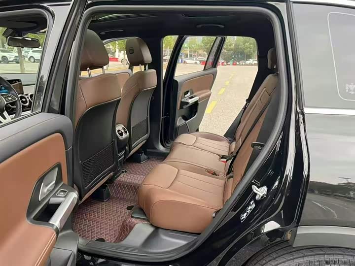 Photo 7 - Mercedes-Benz GLB-Class