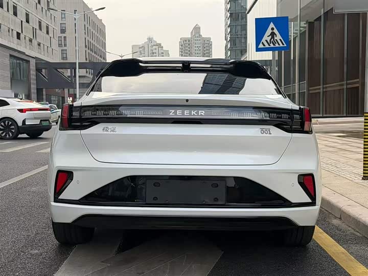Фото 6 - Zeekr 001