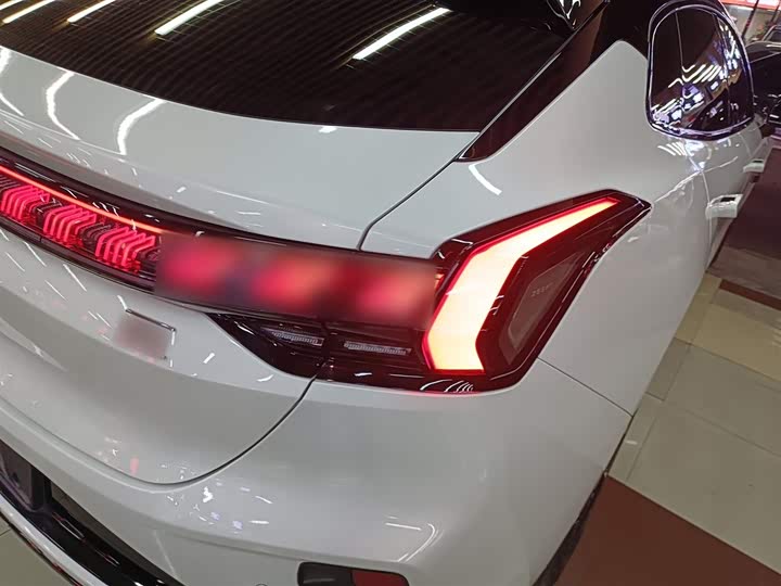 Фото 8 - Zeekr 001