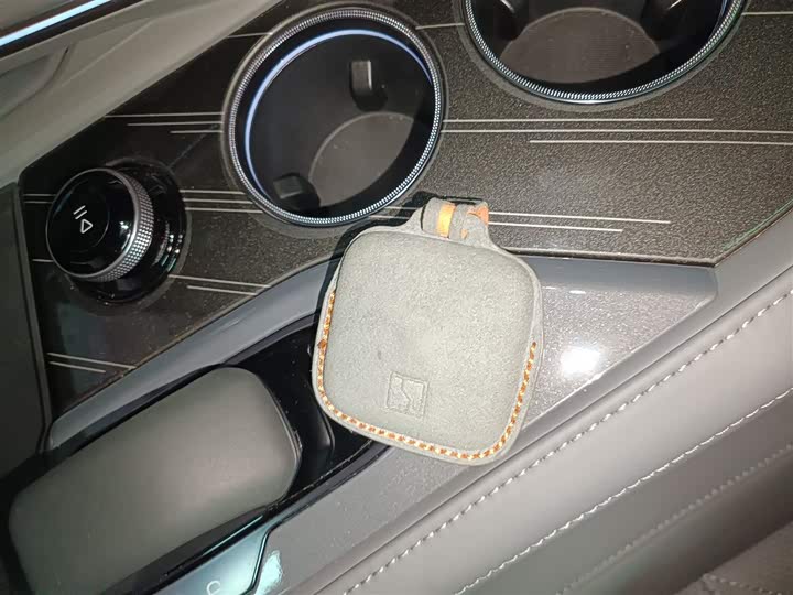 Фото 9 - Zeekr 001