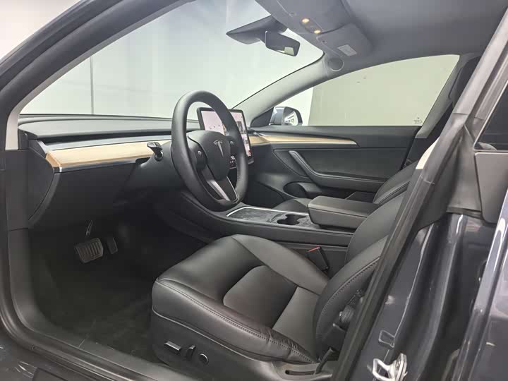 Фото 4 - Tesla Model 3