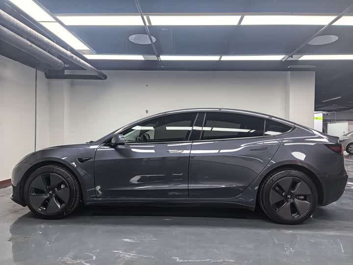 Фото 9 - Tesla Model 3