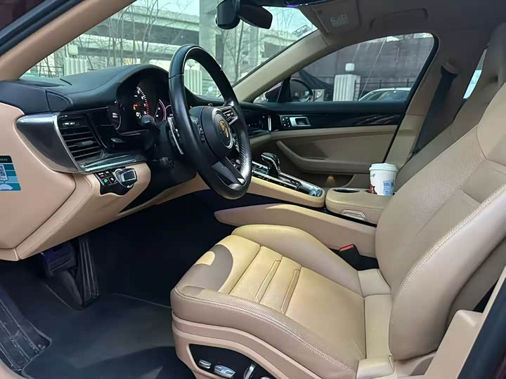 Фото 3 - Porsche Panamera