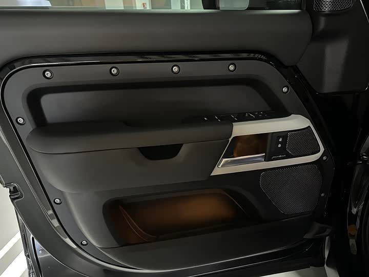 Фото 6 - Land Rover Defender