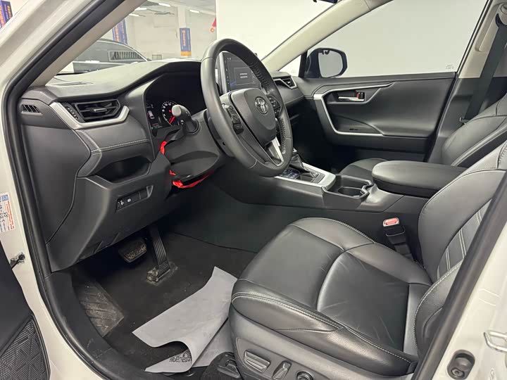 Фото 4 - Toyota Wildlander