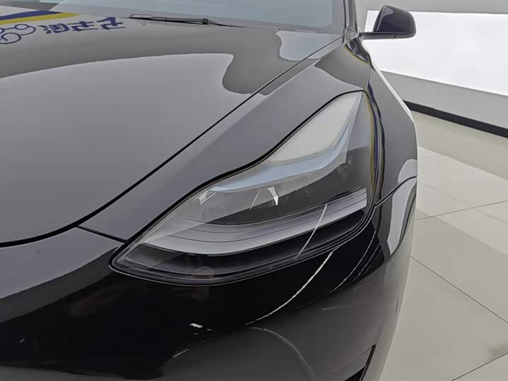 Фото 5 - Tesla Model 3