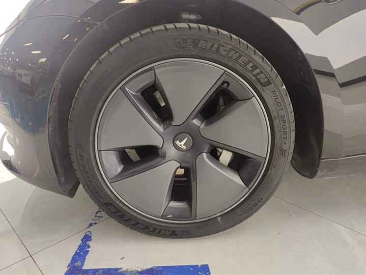 Фото 6 - Tesla Model 3