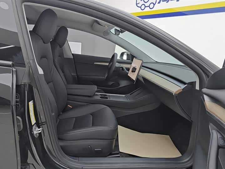 Фото 8 - Tesla Model 3