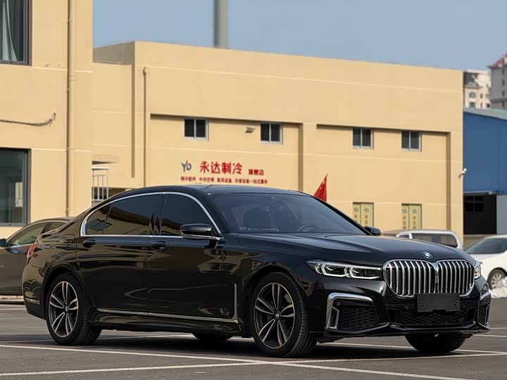 Фото 3 - BMW 7 Series