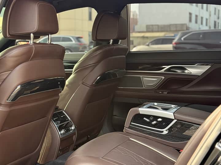 Фото 7 - BMW 7 Series