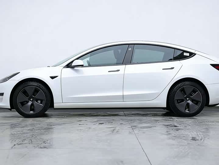 Фото 4 - Tesla Model 3