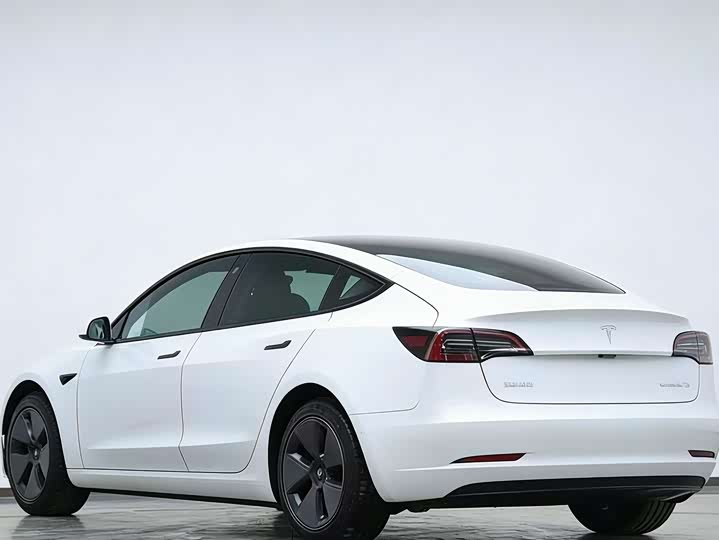 Фото 8 - Tesla Model 3