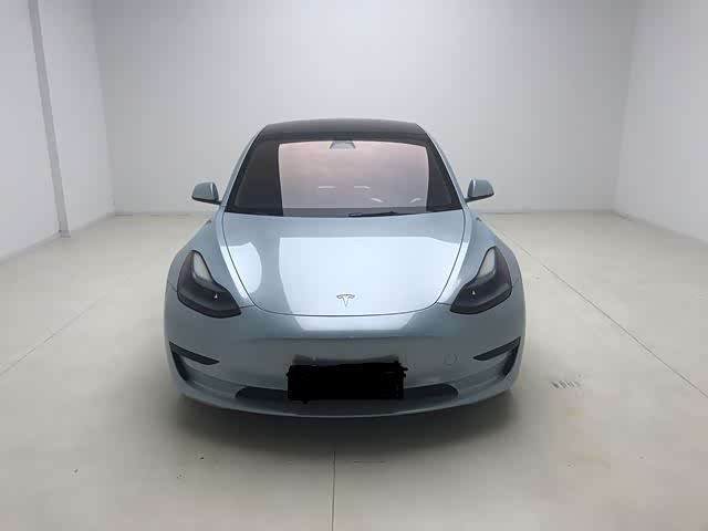 Фото 2 - Tesla Model 3