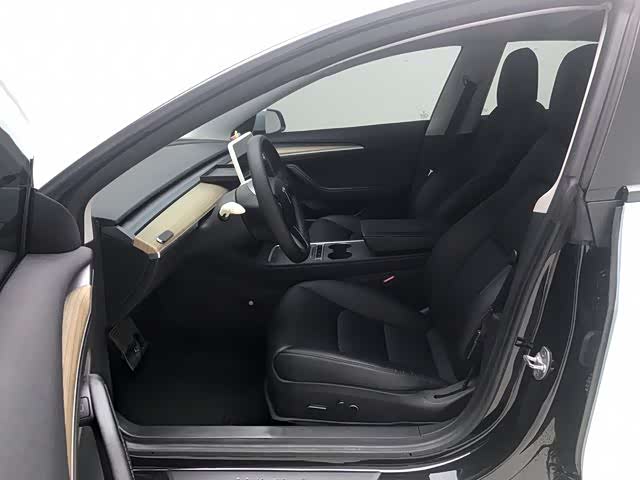 Фото 7 - Tesla Model 3