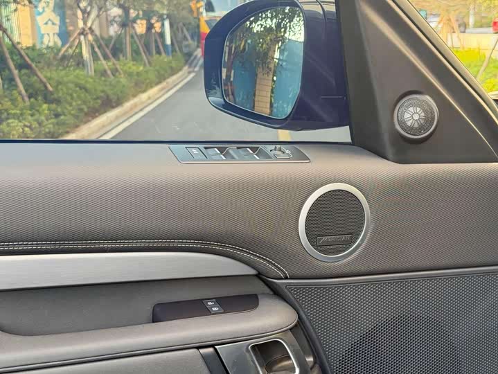 Фото 9 - Land Rover Discovery