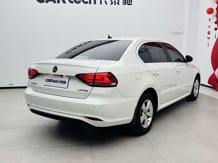 Фото 4 - Volkswagen Lavida