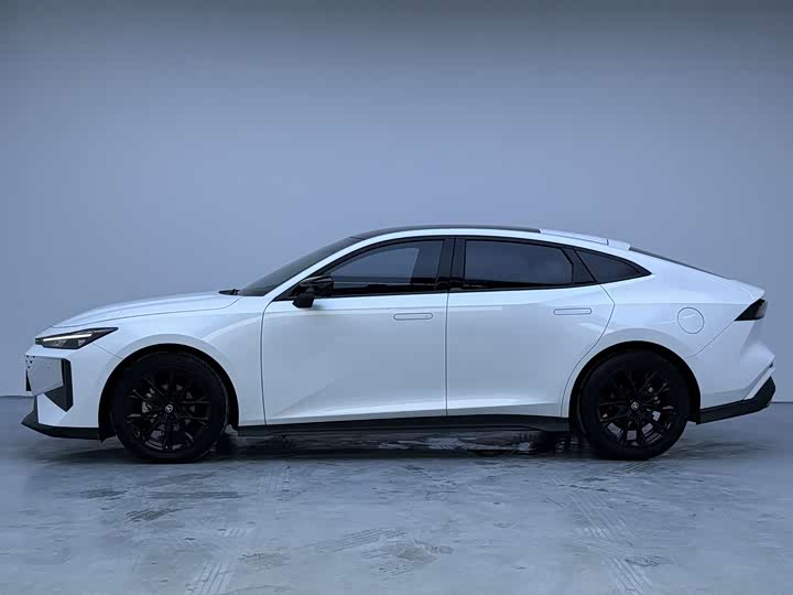 Фото 8 - Changan UNI-V