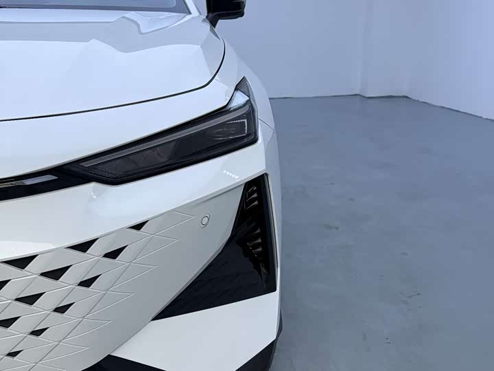 Фото 9 - Changan UNI-V