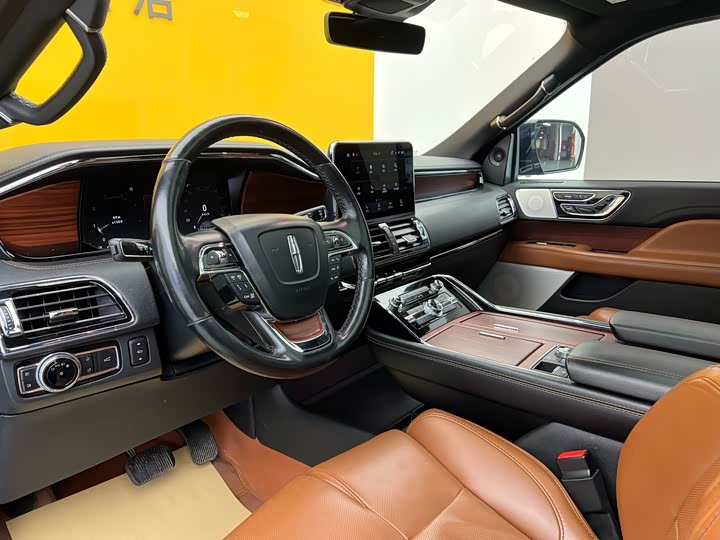 Фото 3 - Lincoln Navigator