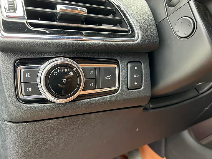 Фото 6 - Lincoln Navigator