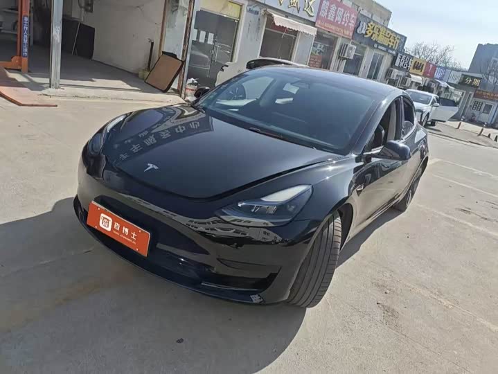 Фото 1 - Tesla Model 3