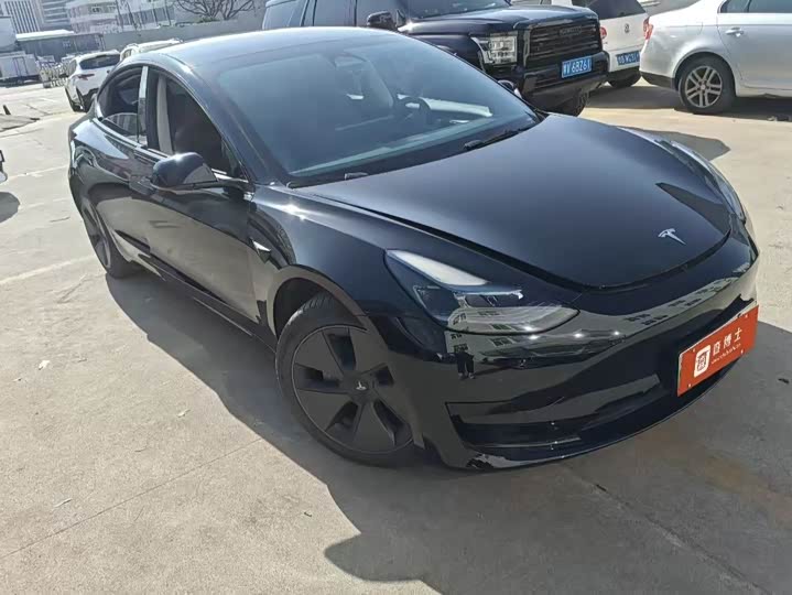 Фото 2 - Tesla Model 3