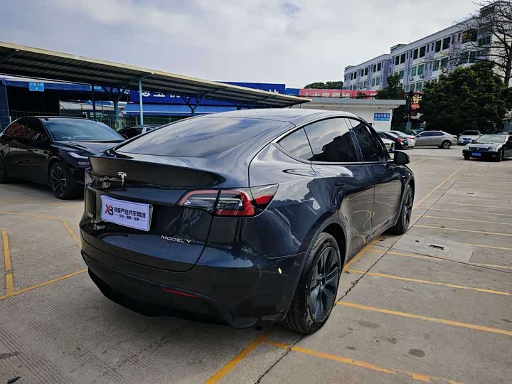 Фото 3 - Tesla Model Y