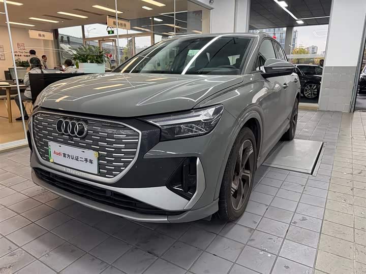 Фото 1 - Audi Q4 e-tron