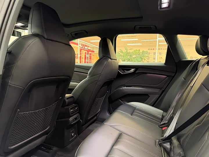 Фото 7 - Audi Q4 e-tron