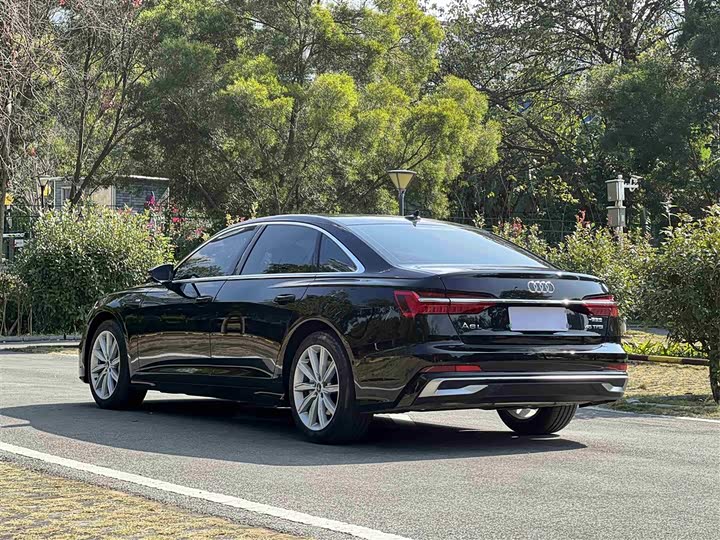 Фото 4 - Audi A6L