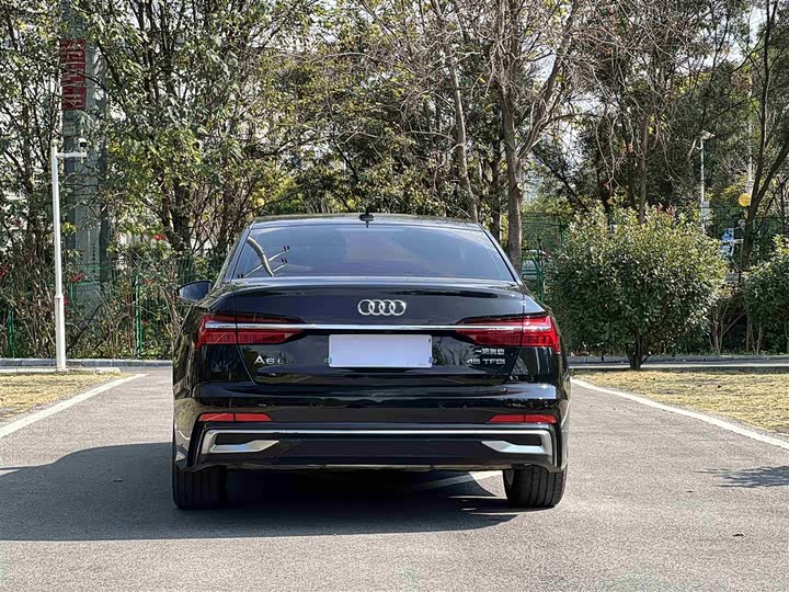 Фото 5 - Audi A6L