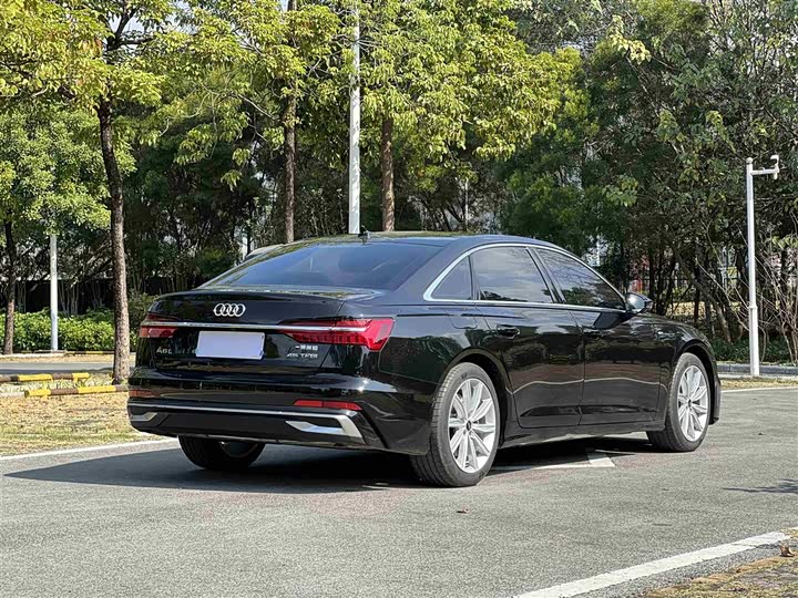 Фото 6 - Audi A6L
