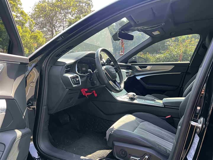 Фото 7 - Audi A6L