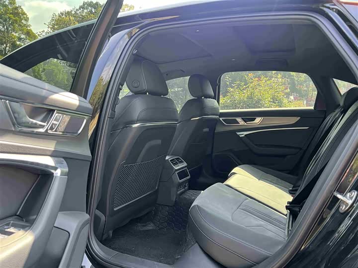 Фото 8 - Audi A6L