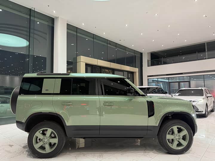 Фото 9 - Land Rover Defender