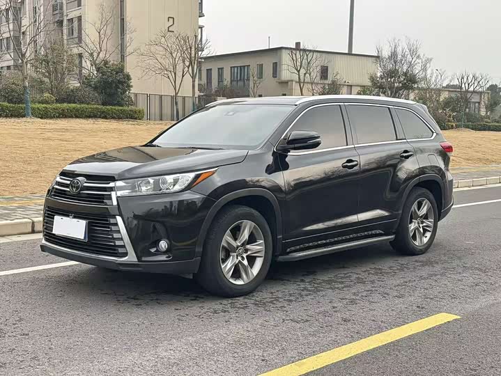 Фото 1 - Toyota Highlander