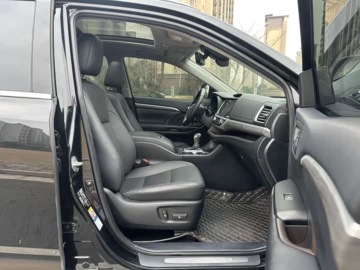 Фото 7 - Toyota Highlander